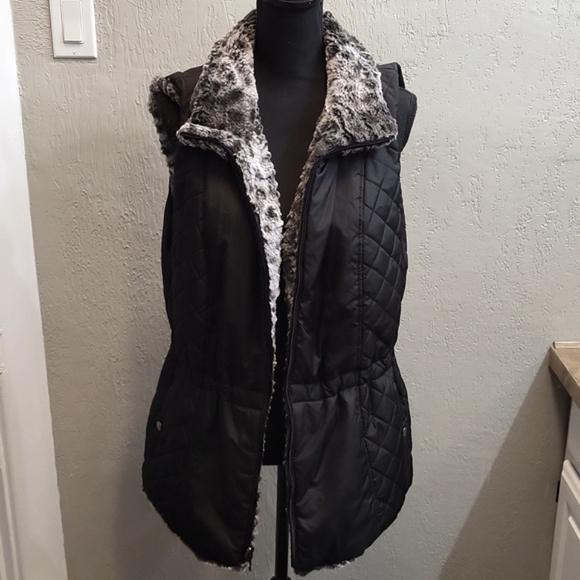 Faux Fur Reversible Vest with Toggles to Cinch in if Desired - Picture 11 of 15